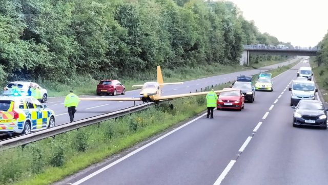 Plane lands a40